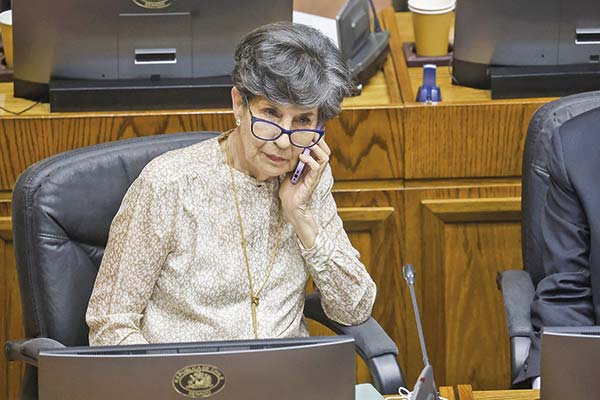 PS declaró en “reflexión” su relación con el Gobierno tras destitución de Isabel Allende