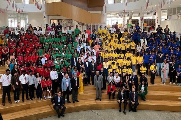 <p>La primera actividad de este viernes se realizó en la Escuela Chaman Bhartiya de Bangalore. (crédito Gobierno de Chile)</p>