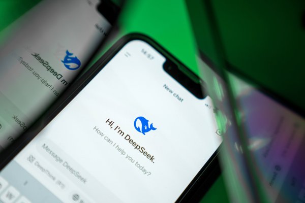 DeepSeek y Tsinghua desarrollan modelos de IA que se mejoran a sí mismos
