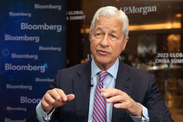 <p>Jamie Dimon de JPMorgan también advierte que la guerra comercial podría provocar recesión y precios más altos</p>