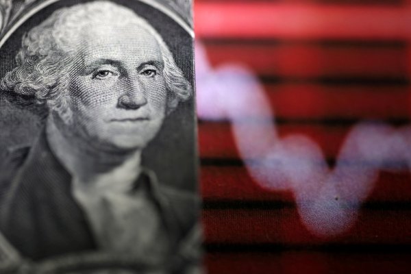 <p>Las nuevas proyecciones para el segundo trimestre en medio de la guerra arancelaria: dólar al alza y el cobre seguirá cayendo</p>