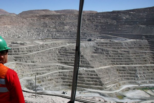 <p>BHP está lista para iniciar inversión este año en mina chilena de cobre Escondida si logra permisos</p>