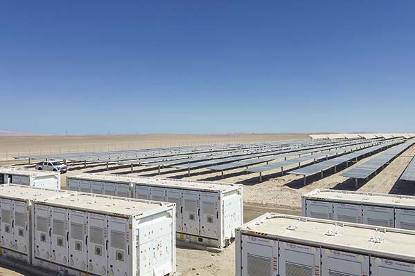 <p>Quillahua es capaz de suministrar 200 MW por 6,2 horas después de la puesta de sol.</p>