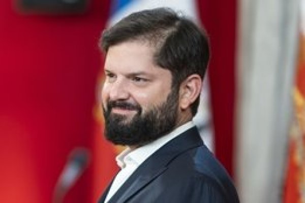 Casa de Allende: Oposición y PS presionan por salida de Moya, mientras oposición coquetea con acusación constitucional a Boric