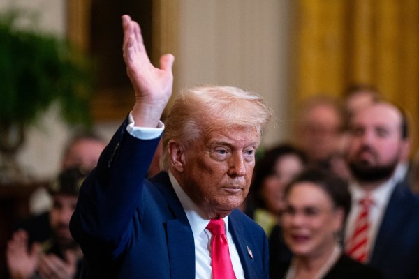 <p>Trump anuncia una tregua arancelaria para algunos países y revive a Wall Street, que responde con alzas históricas</p>