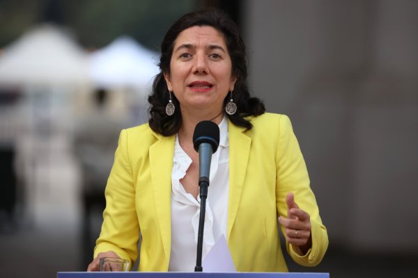 Gobierno admite que aún está "dilucidando" si Chile es parte de los países a los que Trump puso en pausa los aranceles