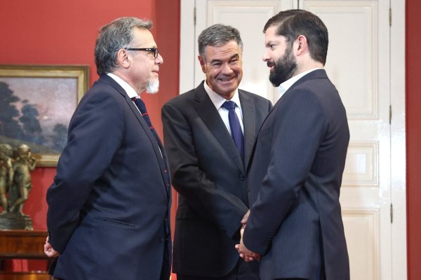 Mesa del Senado se comprometió con Boric a sacar adelante el proyecto de permisos sectoriales