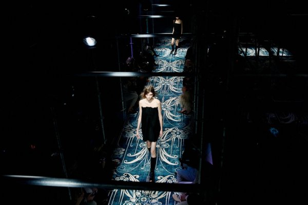 Prada compra Versace para crear un centro neurálgico de la moda italiana