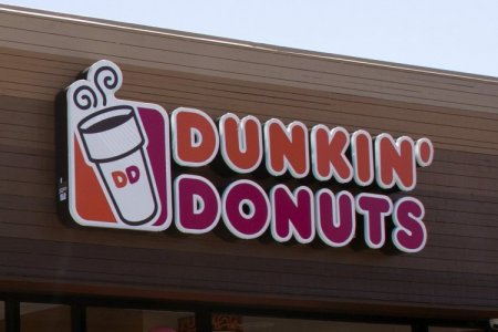 Bain Capital comprará operador de restaurantes Dunkin' y Little Caesars, Sizzling Platter