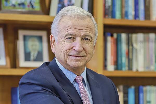 Felipe Larraín: “Necesitamos un plan que tenga respaldo transversal para enfrentar esta emergencia externa"