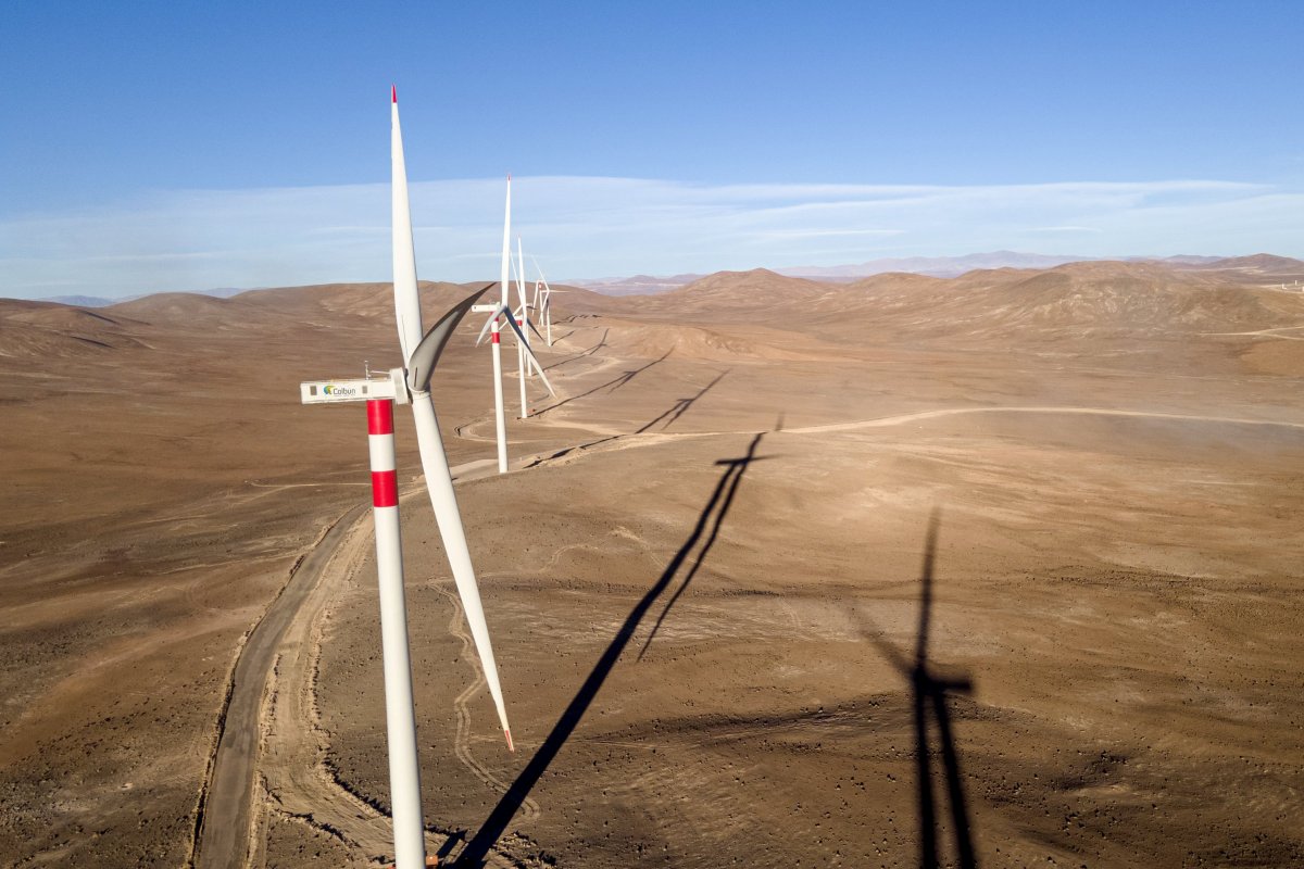 <p>El libro de las curiosidades del Parque Eólico Horizonte de Colbún: aspas recorren en una hora el equivalente a dar una vuelta al planeta</p>