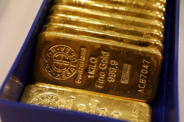<p>El oro anota un nuevo récord sobre la marca de los US$ 3.200 la onza</p>