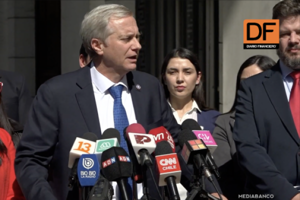 <p>Ahora en DF | Kast lanza duras críticas contra Bachelet y la cataloga como “una de las personas que mayor daño le infligió a nuestra patria”</p>