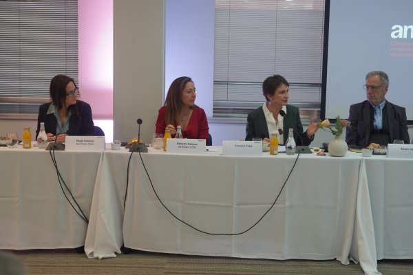 AmCham se reúne con Carolina Tohá y abordan seguridad, colaboración público-privada y aranceles