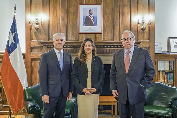 Chile se activa en EEUU y se reúne con empresarios en víspera de cita clave con administración Trump