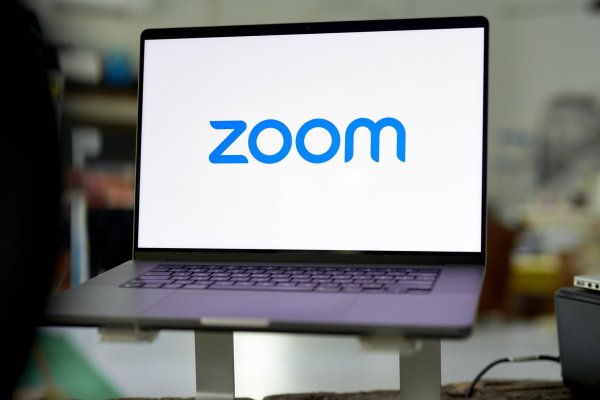 <p>Zoom sufre una interrupción de servicio con más de 50 mil usuarios reportando problemas en EEUU</p>
