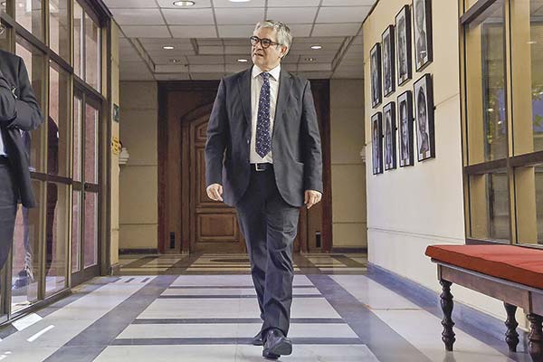Marcel va un paso más adelante y plantea dudas sobre seguir impulsando el proyecto que rebaja del impuesto corporativo