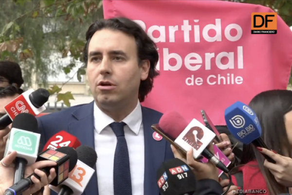 <p>Ahora en DF | Mirosevic se retira de la primaria oficialista para apoyar a Carolina Tohá</p>