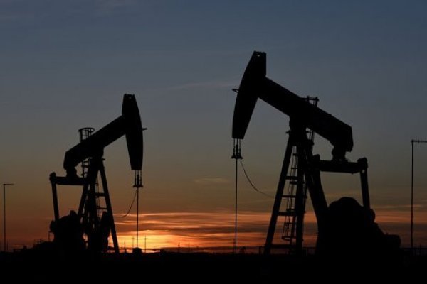 Futuro del petróleo cae 9,8% desde “Día de la Liberación” y analistas estiman que continuará con una tendencia bajista