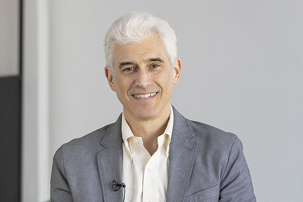 Andrew Winston, experto en sostenibilidad y coautor de Net Positive: “Todavía hay un argumento comercial para la sostenibilidad, se puede ganar dinero y crear valor”