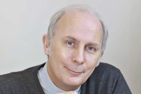 <p>Rafael Velasco, jesuita argentino: “Creo que (Francisco I) ha reordenado las prioridades de la Iglesia (...) ha puesto en el centro a Jesús y los pobres”</p>