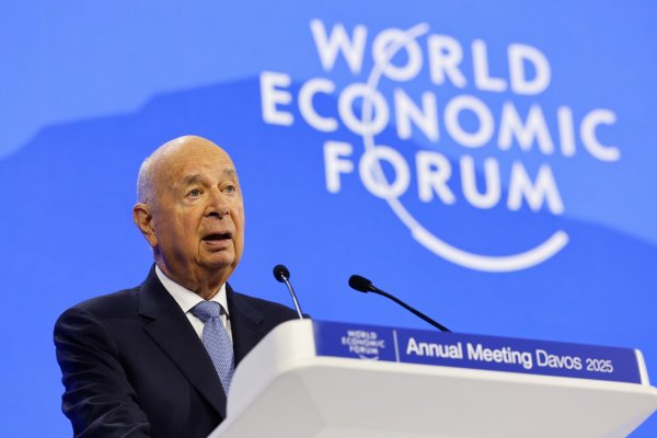 <p>Klaus Schwab, fundador del Foro Económico Mundial, deja la junta directiva de la organización tras más de 50 años al mando</p>