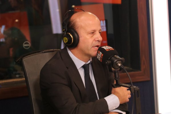 <p>@Tele13_Radio</p>