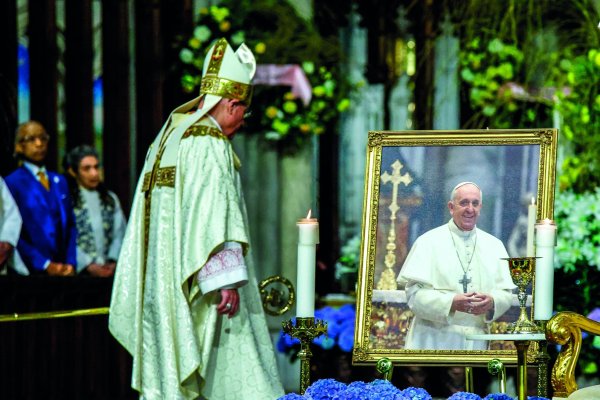 <p>En todo el mundo se realizaron misas en honor al Sumo Pontífice, incluyendo en la Catedral de San Patricio, en Nueva York, EEUU. Foto: Reuters</p>