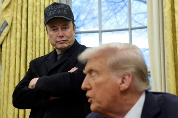<p>Musk dice que a inicios de mayo comenzará a reducir “significativamente” su rol en el gobierno de Trump y acciones de Tesla se disparan</p>