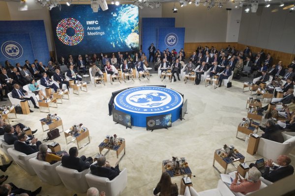 <p>FMI asume fuerte golpe de los aranceles en el crecimiento mundial y advierte que shock arrastrará a Chile</p>