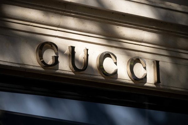 <p>Ventas de Gucci se hunden 25% en medio de un escenario crítico para el mercado del lujo</p>