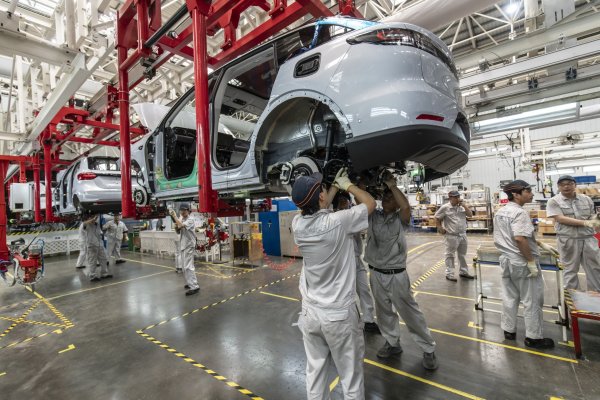 <p>Trump planea eximir a las automotrices de algunos de los mayores aranceles a las importaciones desde China</p>
