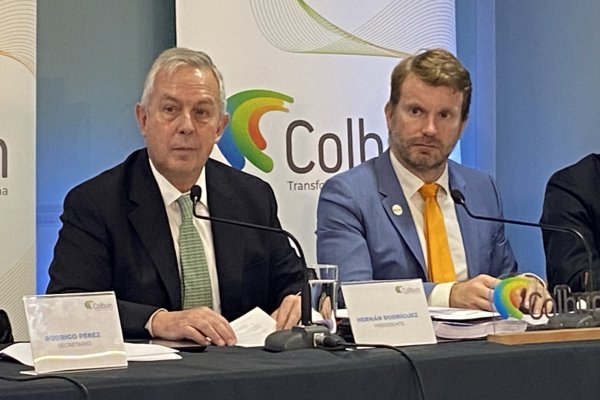 <p>Hernán Rodríguez, presidente de Colbún, y Juan Ignacio Escobar, gerente general de la eléctrica. </p>