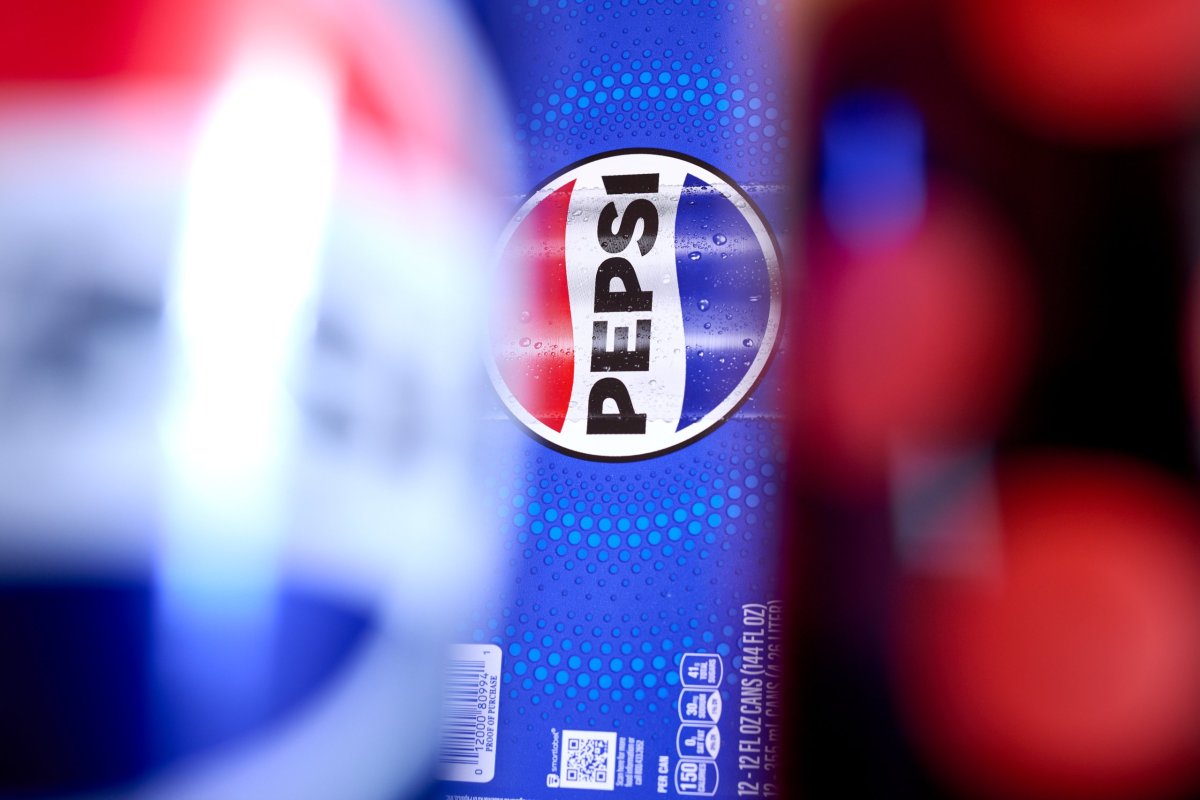 <p>PepsiCo recorta su proyección de ganancias para 2025 debido a la mayor incertidumbre en el comercio global</p>
