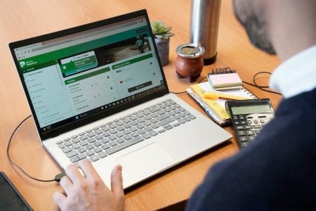 Nueva moda en Argentina tras el fin del cepo: comprar dólares por home banking, pero no retirarlos