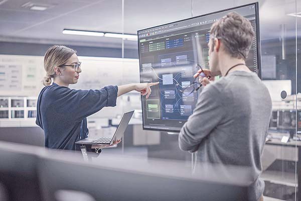 <p>Inteligencia artificial logra reunir a las cuatro centrales sindicales del país con Sofofa</p>