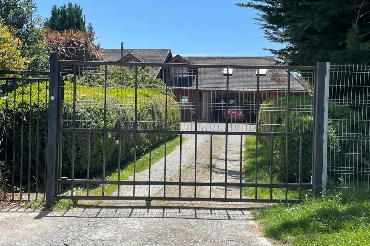 <p>La polémica por la casa en Puerto Montt que habita el vicecónsul honorario de Italia</p>
