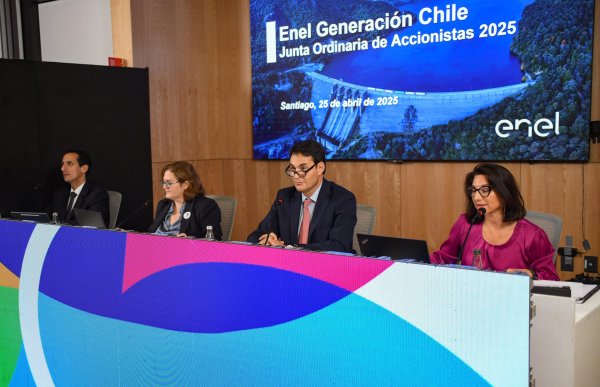 <p>Julio Pellegrini (al centro) fue ratificado como presidente del directorio de Enel Generación. </p>