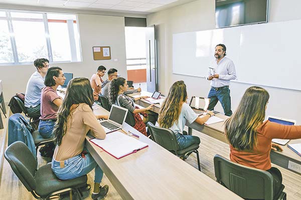 Amplio respaldo de Panel UC a la mantención de requisitos para ingresar a pedagogía