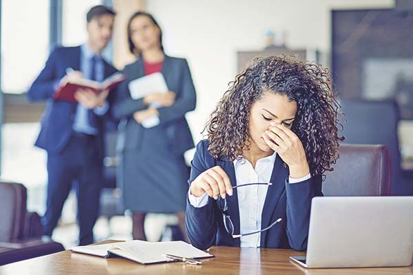 <p>Ley Karin: sondeo revela que hay temor a denunciar, pero confianza en su aporte al buen trato laboral</p>