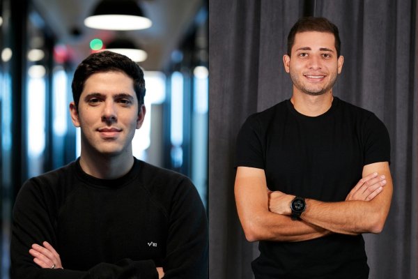 <p>Roger Larach (R2) y Marco Nannipieri (Uber Eats).</p>