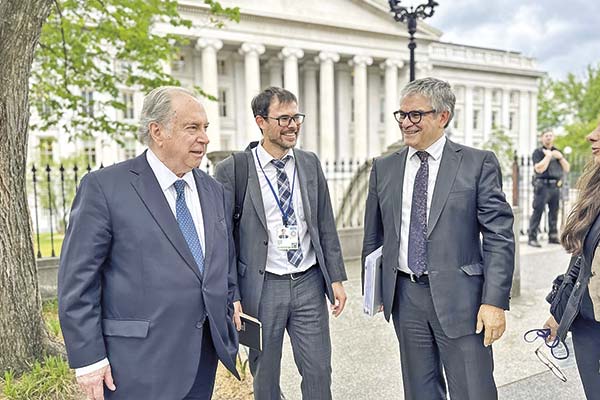 <p>El embajador Váldés acompañó al ministro Marcel en la reunión con el subsecretario del Tesoro de EEUU.</p>