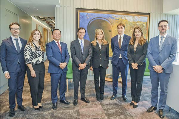 <p>De izq. a der.: Simone Conticelli, Josefa Rodríguez, Marcelo Castillo, Pablo Cruz, Gina Ocqueteau, Rodolfo Avogadro Di Vigliano, María Teresa Vial y Giuseppe Turchiarelli.</p>
