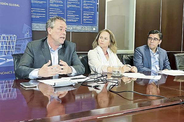 <p>Kevin Cowan, Andrea Tokman y Juan Pablo Medina, tres de los integrantes del GPM.</p>