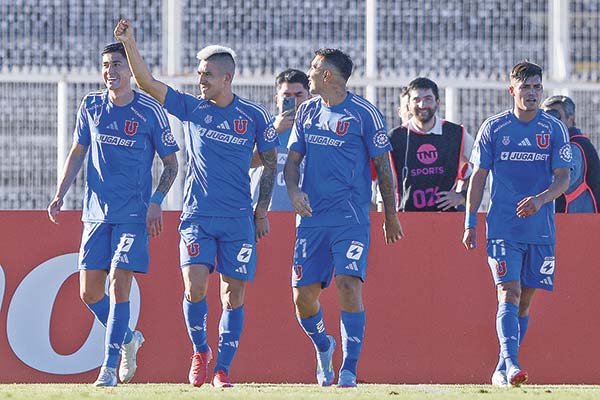 <p>Azul Azul es la concesionaria del club de fútbol Universidad de Chile. Foto: PhotoSport</p>
