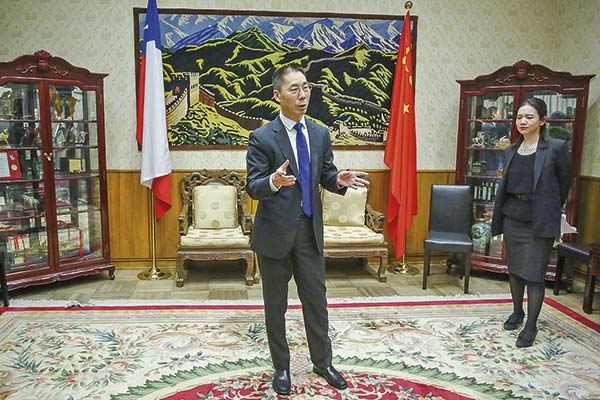 <p>El embajador Qingbao indicó que China respeta plenamente la soberanía de todos los Estados. Foto: Aton</p>