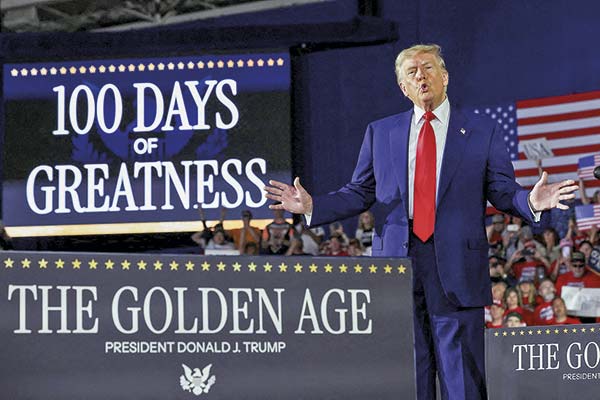 <p>Trump llevó a cabo el rally por los primeros 100 días de su administración en el condado de Warren, estado de Michigan. Foto: Reuters</p>
