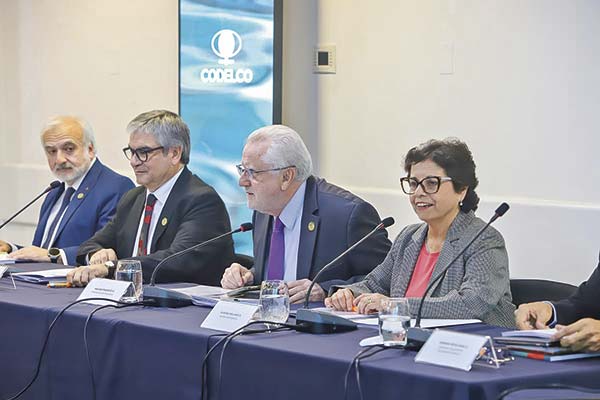 <p>De izq. a der.: Rubén Alvarado, Mario Marcel, Máximo Pacheco y Aurora Williams. Foto: Pablina Salinas</p>