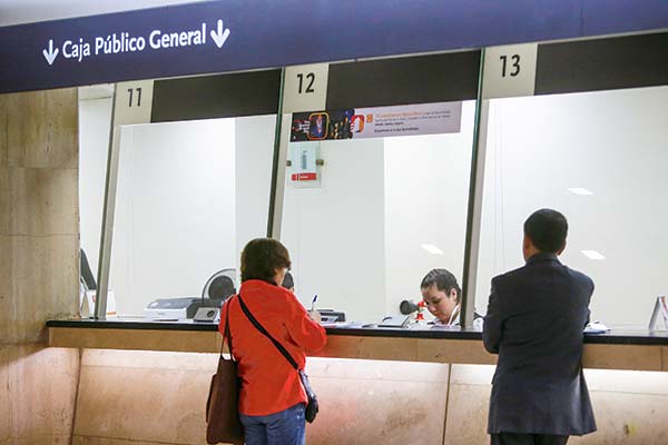 <p>Bancos alcanzan US$ 600 millones en utilidades en marzo, pero colocaciones muestran contracción</p>