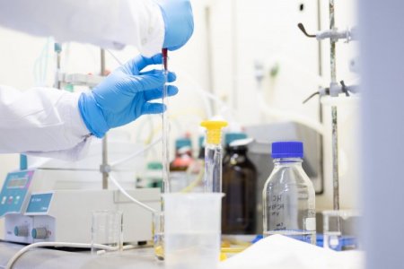 Laboratorio francés Sanofi invierte US$ 70 millones en Argentina para fabricar un insumo clave